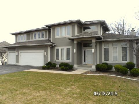 695 Castlewood Dr., Streamwood, IL 60107