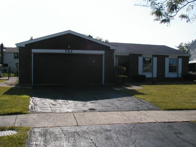 742 Lafayette Pl., Westmont, IL 60559