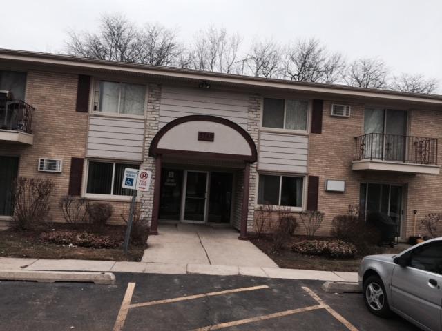 5740 Concord Ln. #1, Clarendon Hills, IL 60514