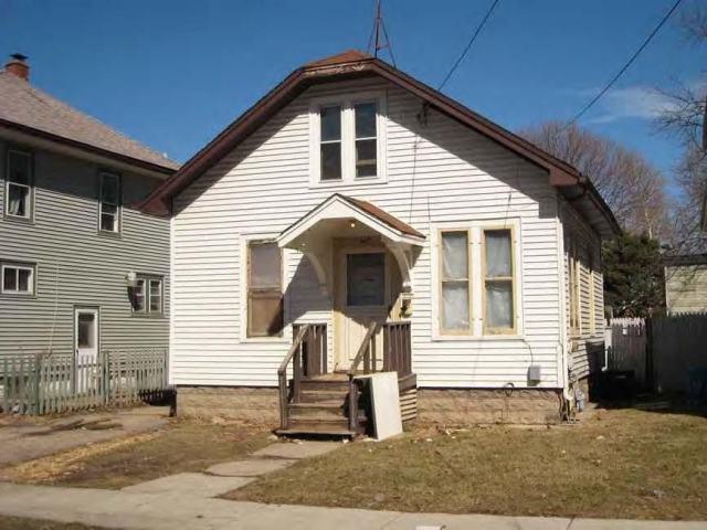 704 North Ave., Aurora, IL 60505