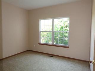 3317 Stratford Ct. #2B, Lake Bluff, IL 60044