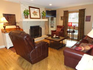 4N369 Foxfield Dr., St. Charles, IL 60175