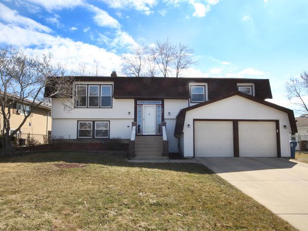 267 Crestwood Ln., Bloomingdale, IL 60108
