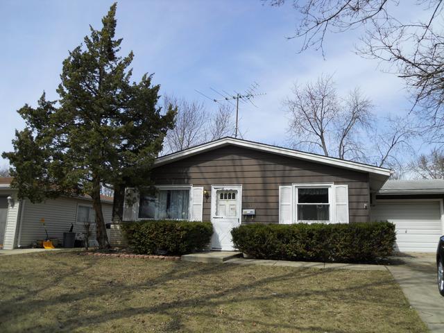 606 Deerfield Dr., Streamwood, IL 60107