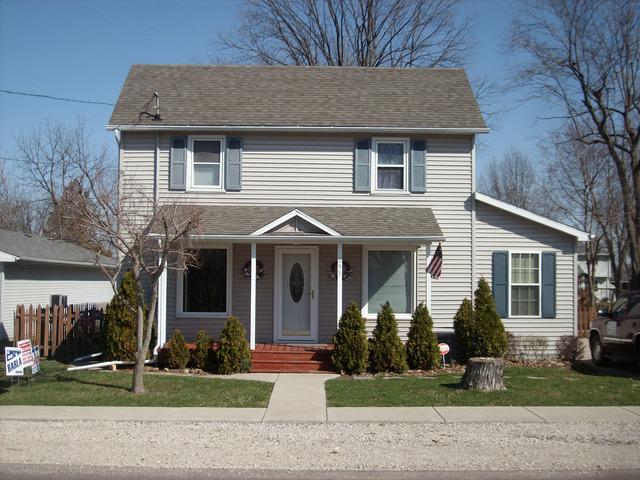 293 E Union St., Seneca, IL 61360