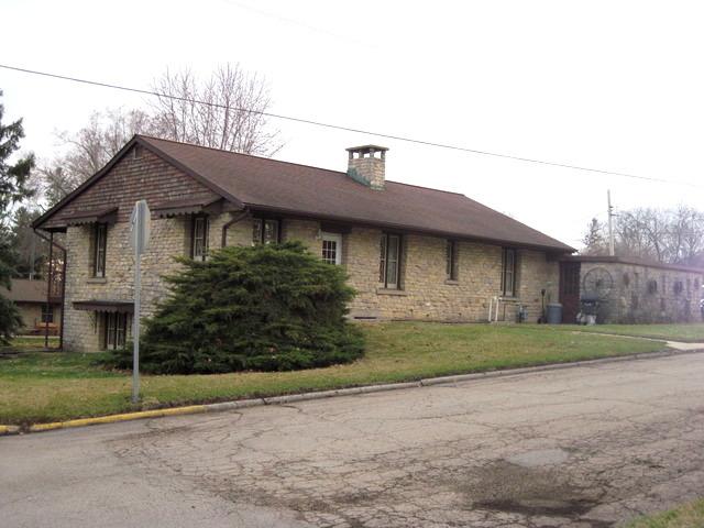 1109 N 3rd St., Ashton, IL 61006