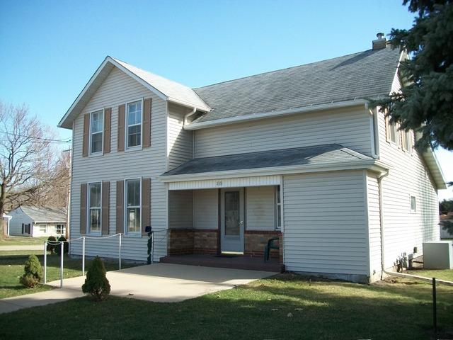 205 W Farnham St., Sheffield, IL 61361