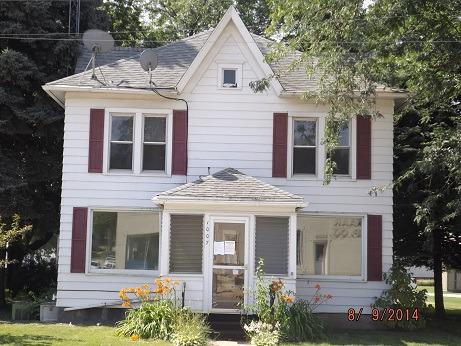 1007 N 1st St., Ashton, IL 61006