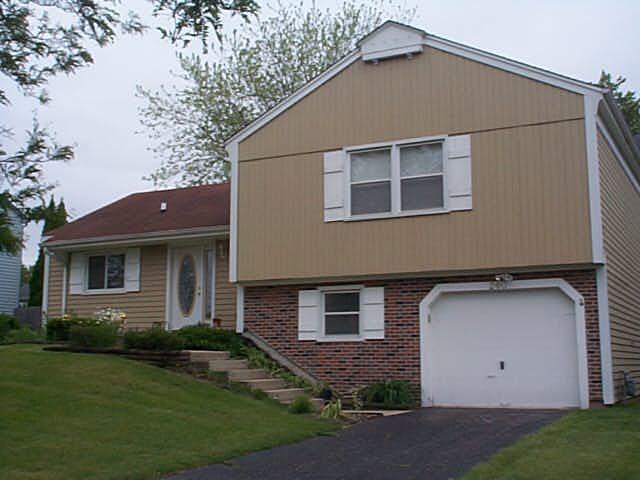 260 E Country Dr., Bartlett, IL 60103