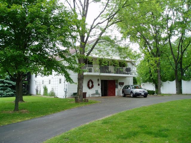 266 Donlea Rd., Barrington, IL 60010