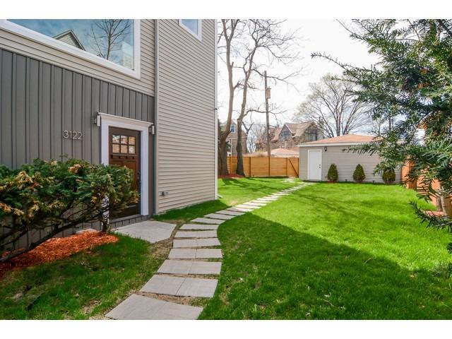 3122 N Richmond St., Chicago, IL 60618
