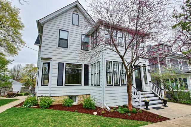 312 E Lincoln Ave., Barrington, IL 60010