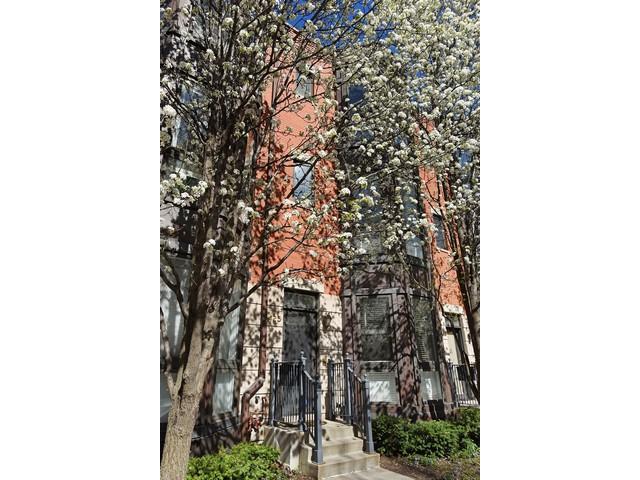 425 N Clinton St., Chicago, IL 60654