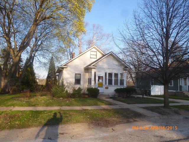 35 S Walnut St., South Elgin, IL 60177