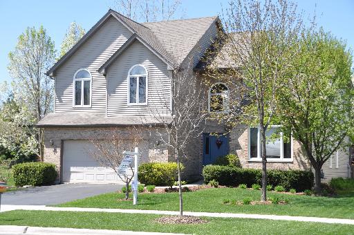 510 Blackhawk Dr., Westmont, IL 60559