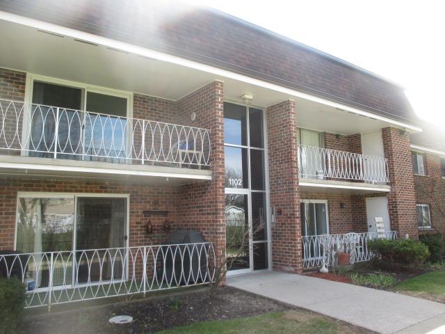 1102 Mercury Dr. #1C, Schaumburg, IL 60193