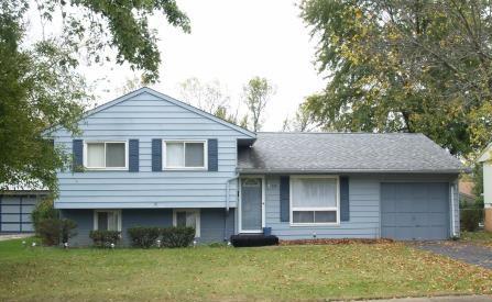 216 E Maple Dr., Glenwood, IL 60425