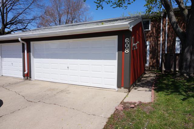 608 Pontiac Ln., Bolingbrook, IL 60440