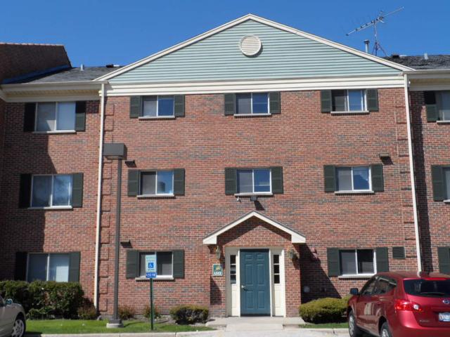 1512 N River West Ct. #2B, Mount Prospect, IL 60056