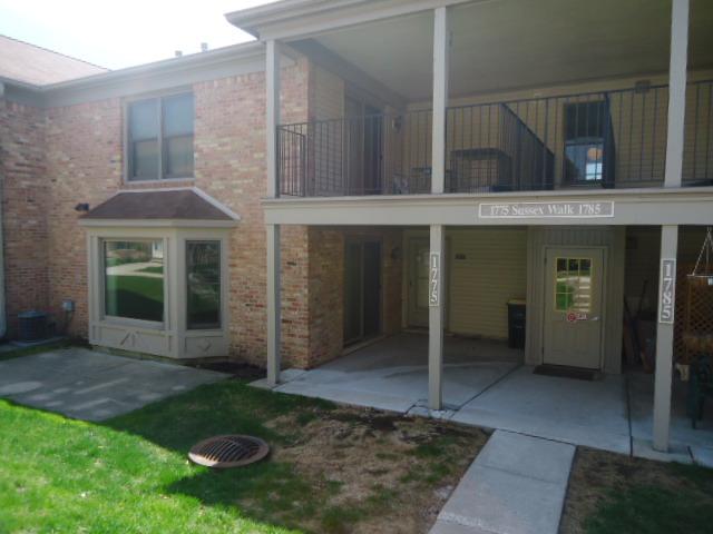 1775 Sussex Walk #A, Hoffman Estates, IL 60195