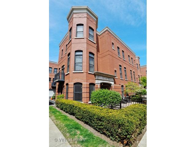 912 W Village Ct., Chicago, IL 60608