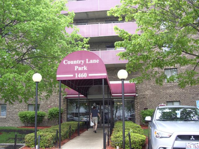 1460 Fairlane Dr. #527, Schaumburg, IL 60193