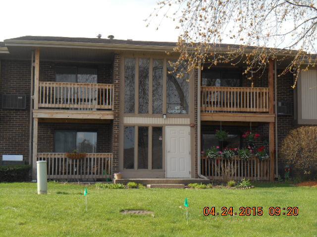 601 Garden Cir. #8, Streamwood, IL 60107