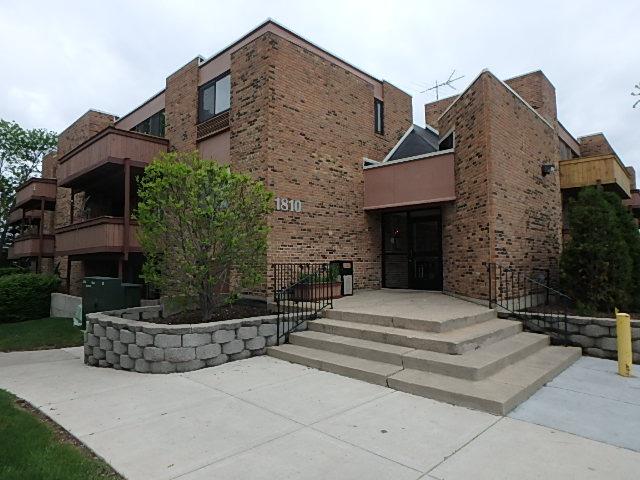1810 Hemlock Pl. #106, Schaumburg, IL 60173