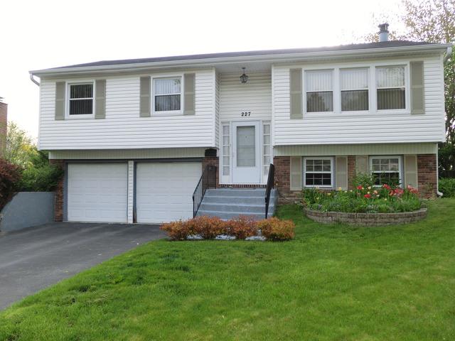 227 Covington Pl., Schaumburg, IL 60194