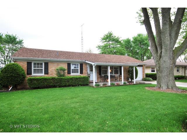 909 Greenview Dr., Aurora, IL 60505