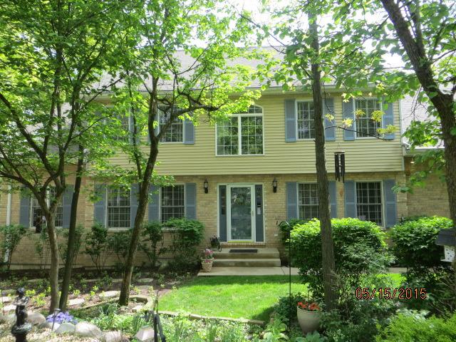 1335 Laurel Oaks Dr., Streamwood, IL 60107