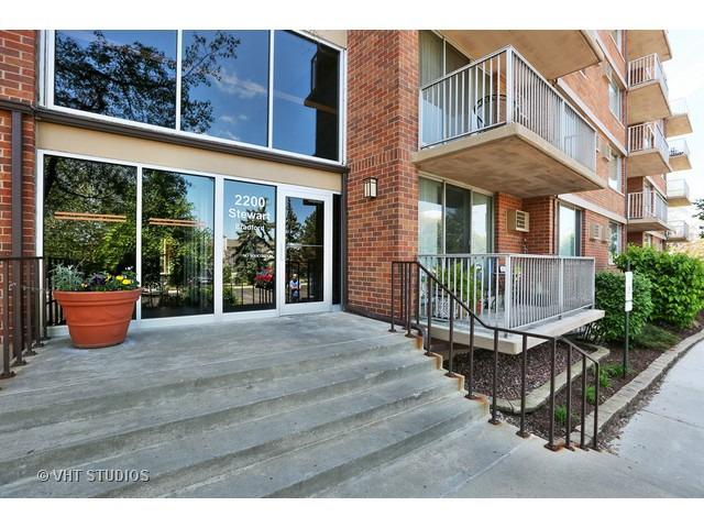 2200 S Stewart Ave. #4L, Lombard, IL 60148
