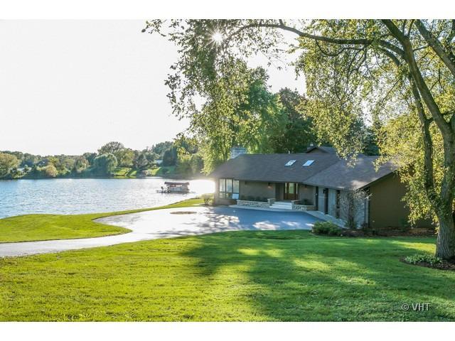 498 E Lake Shore Dr., Barrington, IL 60010