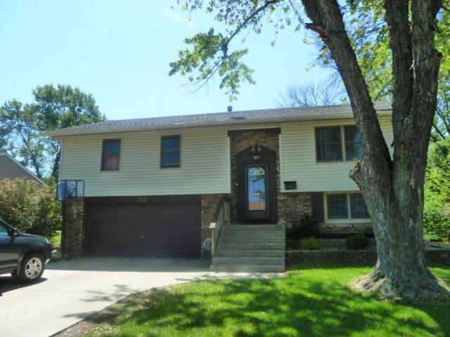 709 Larsen Ave., Streamwood, IL 60107