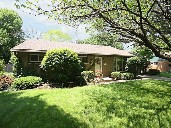 204 Hill Ave., North Aurora, IL 60542