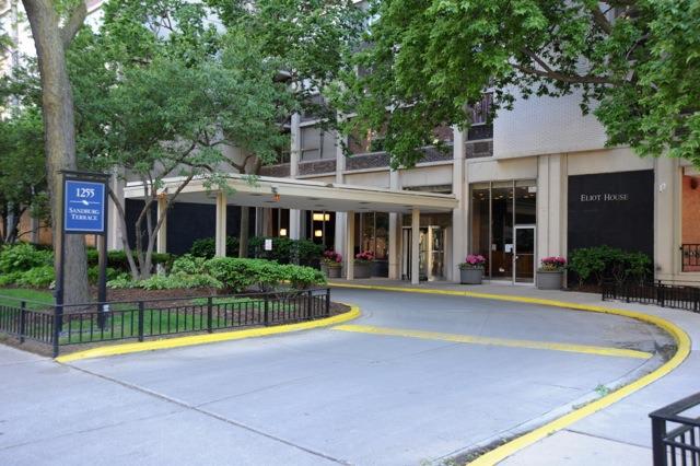 1255 N Sandburg Ter. #2512, Chicago, IL 60610