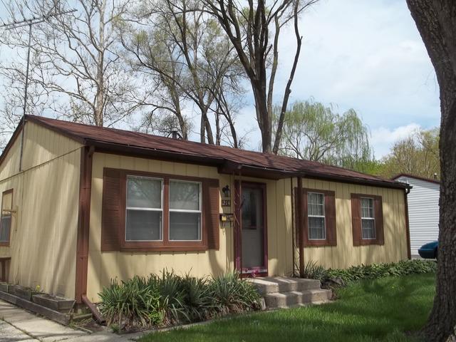 214 Cypress Dr., Streamwood, IL 60107
