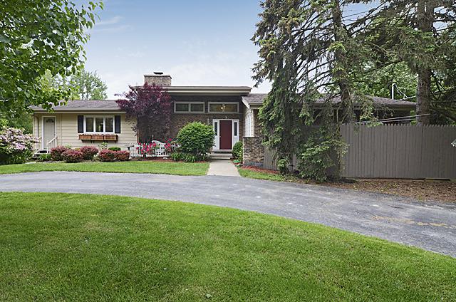 3 Pine Hill Ln., Oak Brook, IL 60523
