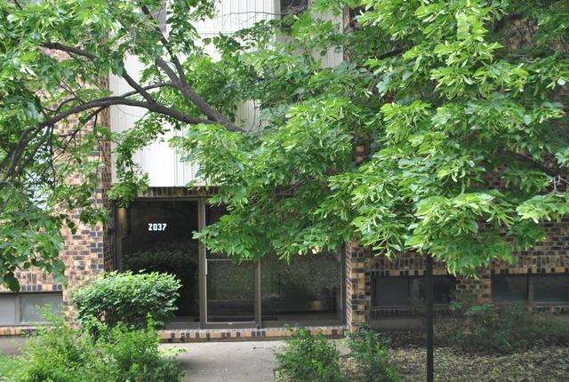 2037 Country Club Dr. #23, Woodridge, IL 60517