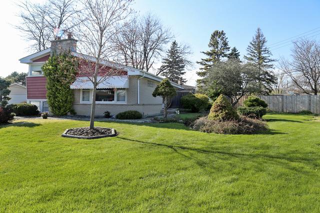 3229 Greenbriar Dr., Glenview, IL 60025