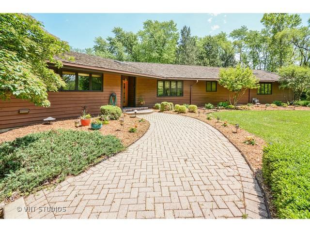 1 Wood Creek Rd., Barrington, IL 60010