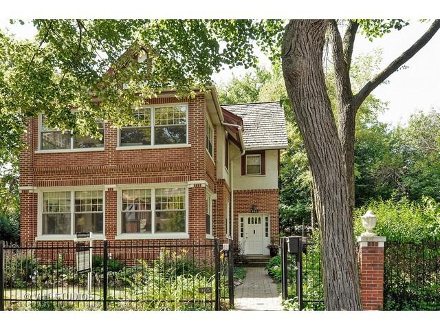 905 W Castlewood Ter., Chicago, IL 60640