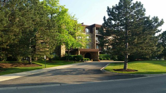 2005 Valencia Dr. #207D, Northbrook, IL 60062