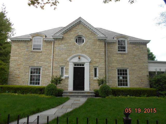 711 Park Dr., Kenilworth, IL 60043