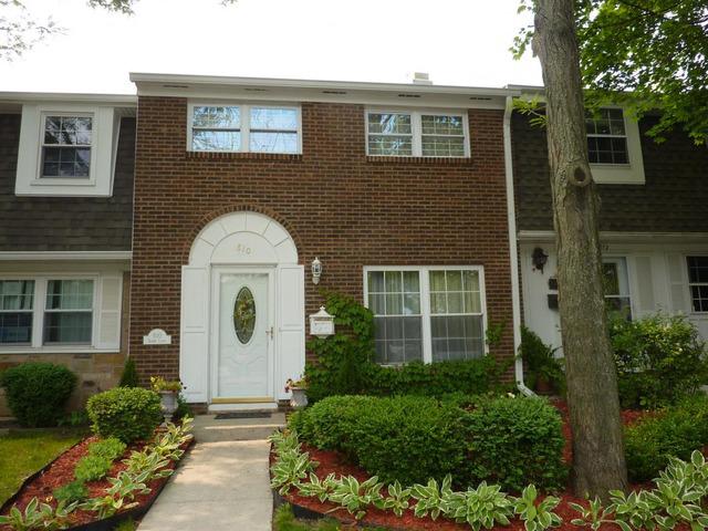 810 Bishop Ct., Schaumburg, IL 60194