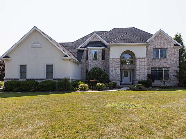 4 Enclave Way, Hawthorn Woods, IL 60047