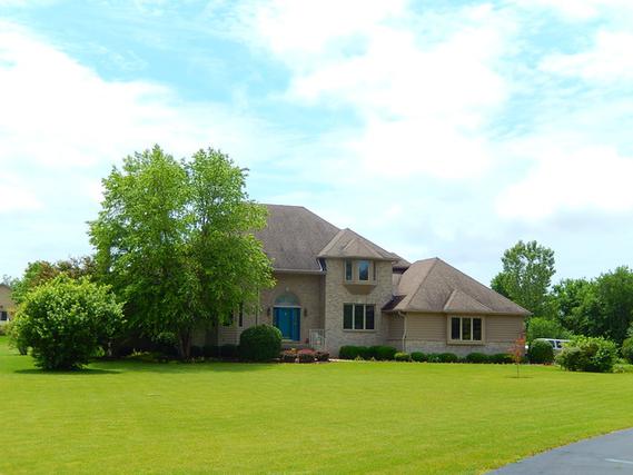 1634 Christine Dr., Sycamore, IL 60178