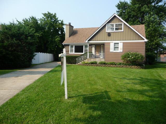 5061 Lamb Dr., Oak Lawn, IL 60453