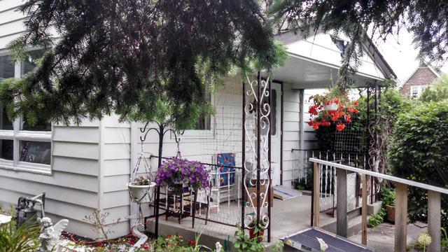 9302 N Knight Ave., Des Plaines, IL 60016