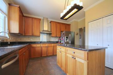 350 E Colonial Dr., Vernon Hills, IL 60061